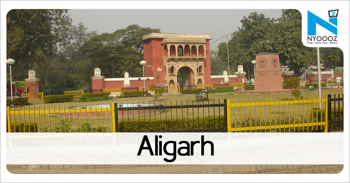 अलीगढ़ में डीएम ने परखीं बूथों की व्यवस्थाएं